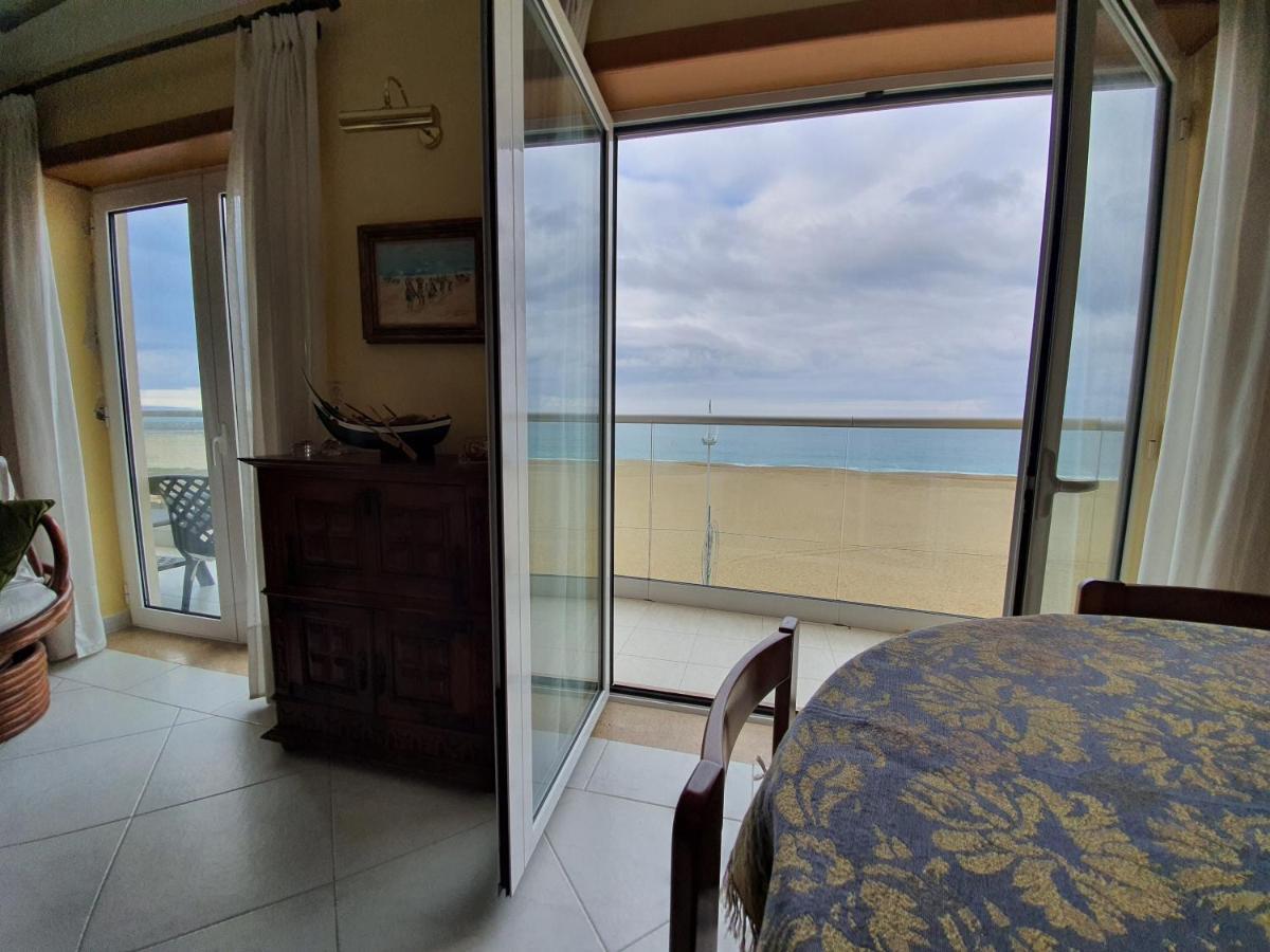Nazare Apartamento Em Frente Ao Mar Buitenkant foto